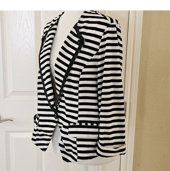 Torrid Black White Striped 3/4 Sleeve One Button Poly Blend Blazer Size 1(1X) - Picture 4 of 14